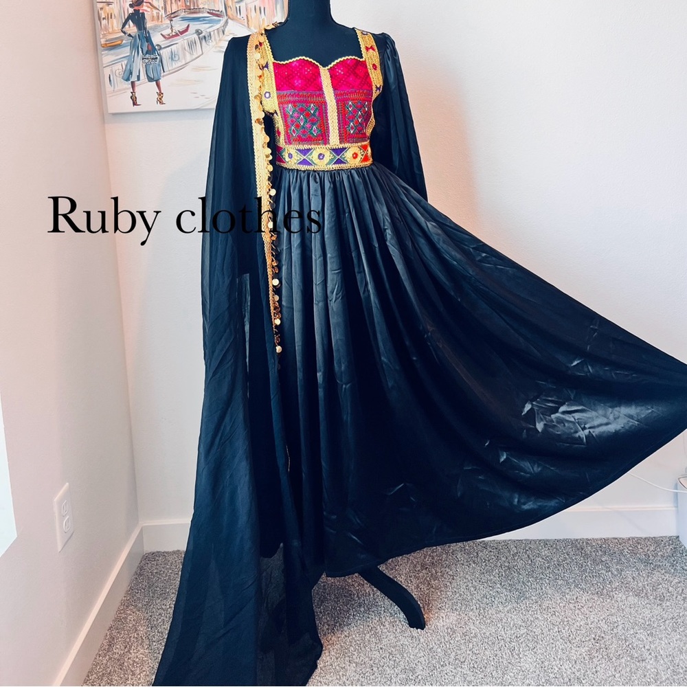 🖤Black satin dress and hand design on the dress size M,S